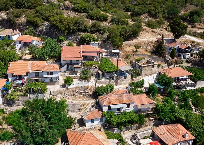 Nyaraló Mountain